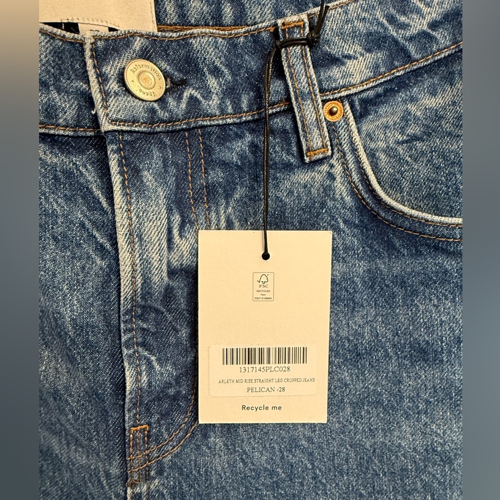 Arleth Mid Rise Straight Leg Cropped Jeans NWT - Picture 3 of 4